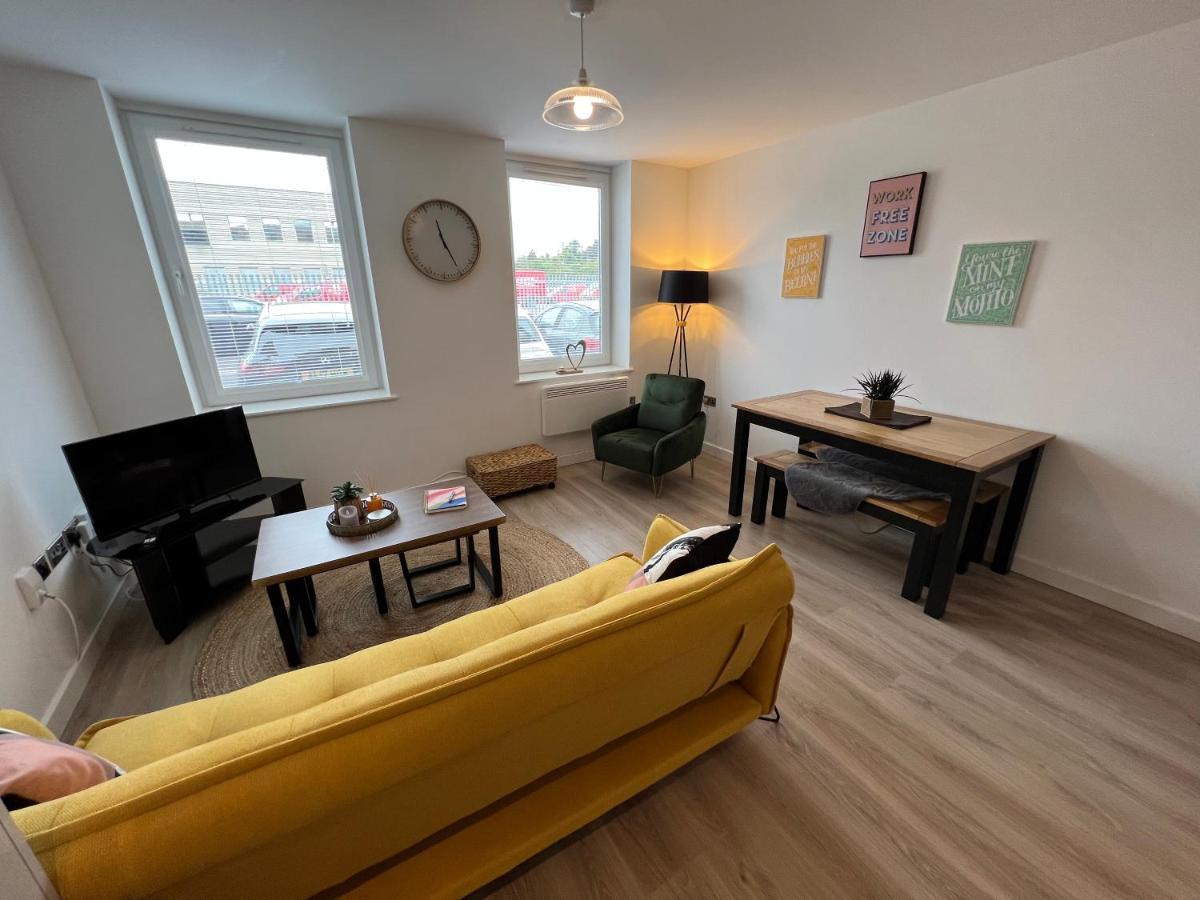 Modern 2 Bedroom Apt Sleeps 6 - Near グロスター エクステリア 写真