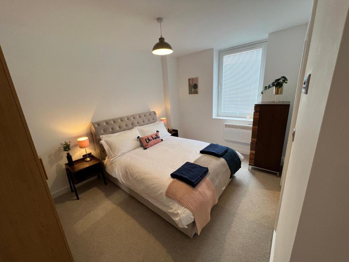 Modern 2 Bedroom Apt Sleeps 6 - Near グロスター エクステリア 写真
