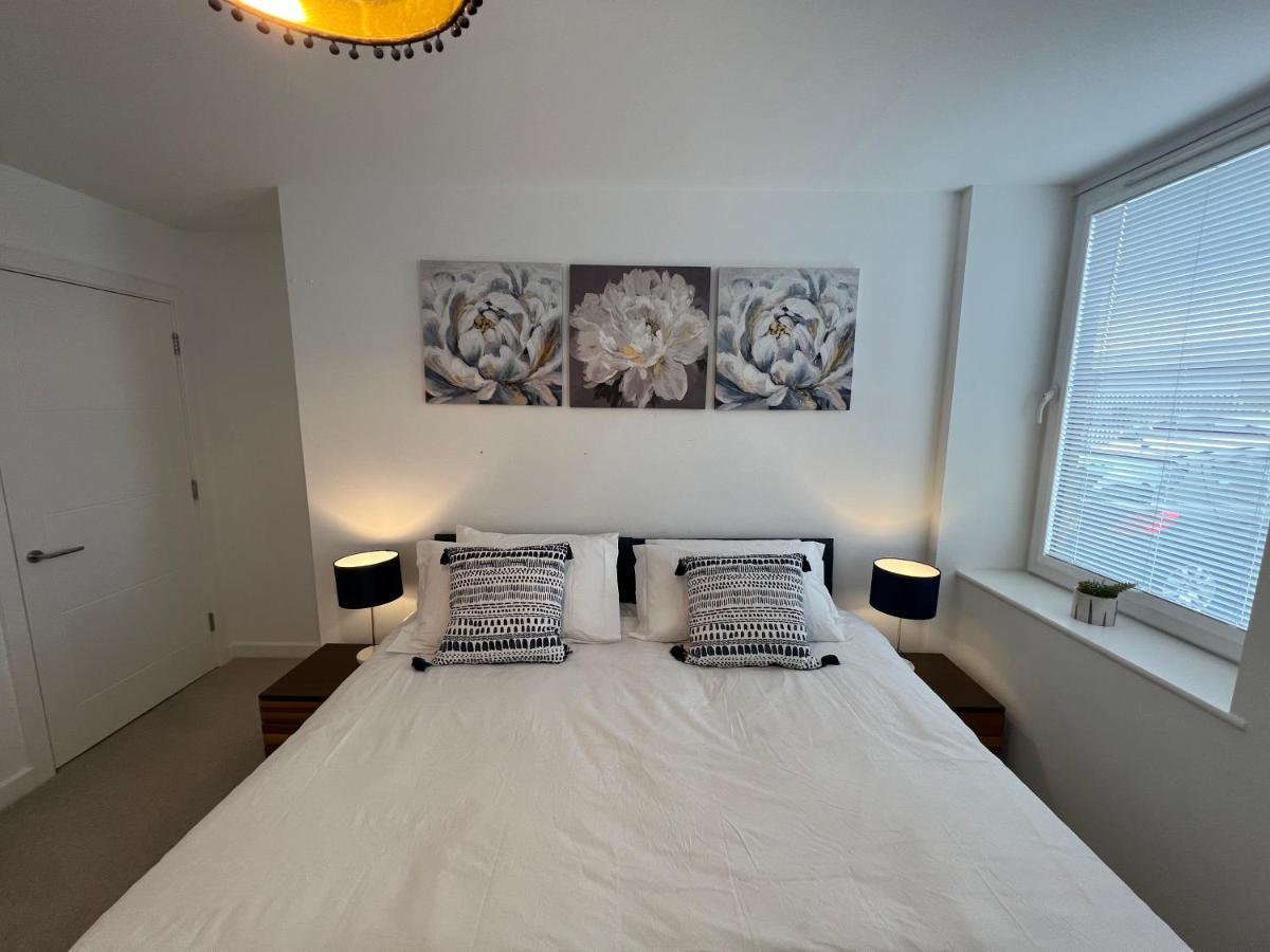 Modern 2 Bedroom Apt Sleeps 6 - Near グロスター エクステリア 写真